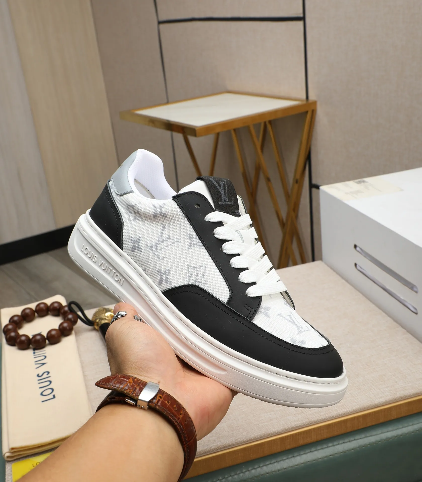 Men's shoes 💰540 💰(Niuli: full package) louis vuitton (Louis Vuitton/lv) top 🔍🔍 new models are on sale at the same time at the counter. The upper 🇮🇹 is imported from Italy, first-layer cowhide, and the lining is fully imported cowhide. 💪💪, completely 1⃣️ to 1 ⃣️Re-engraved🇮🇹💪💪, ⚠Sole: The original sole is specially provided by the original factory, the exclusive movable molded sole is super comfortable, ⚠The original factory follows the order, 🔍🔍high quality, you can enter and exit the counter at will, welcome to compare⚠. Code number:38-44
